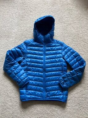Uniqlo man Bright Blue Hooded light weight down Jacket